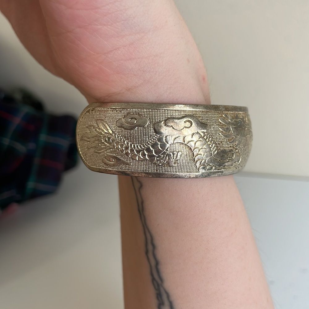 Cuff, bought in China, Chinese imagery, dragons, fire - Picture 2 of 11